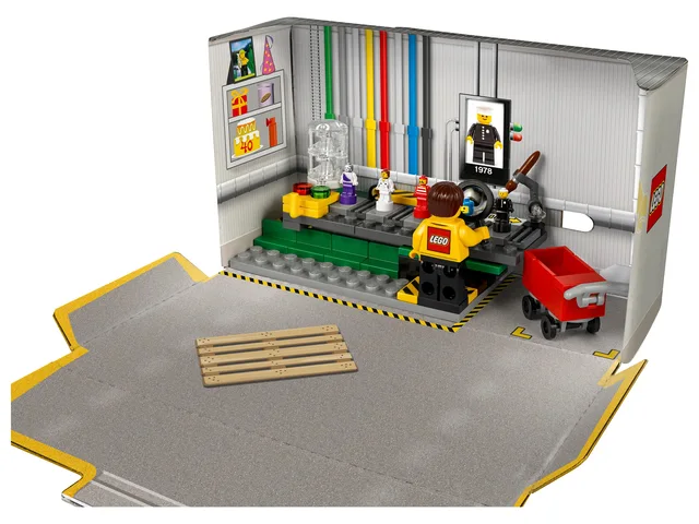 LEGO 5005358-1 Minifigure Factory