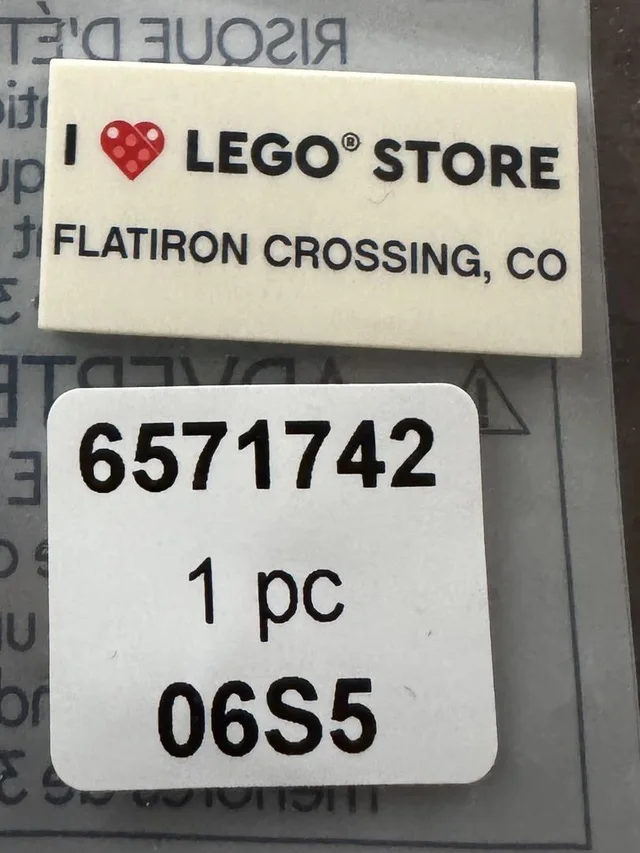 LEGO 6571742-1 I [Heart] LEGO Store Flatiron Crossing, CO Tile