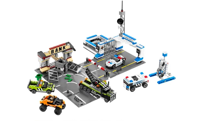 LEGO 8211-1 Brick Street Getaway