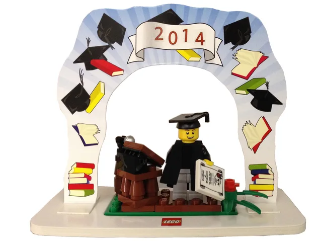 LEGO 850935-1 Classic Minifigure Graduation Set